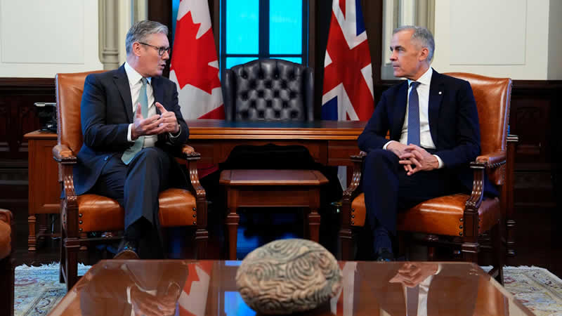 英国首相基尔·斯塔默与加拿大总理马克·卡尼举行会晤